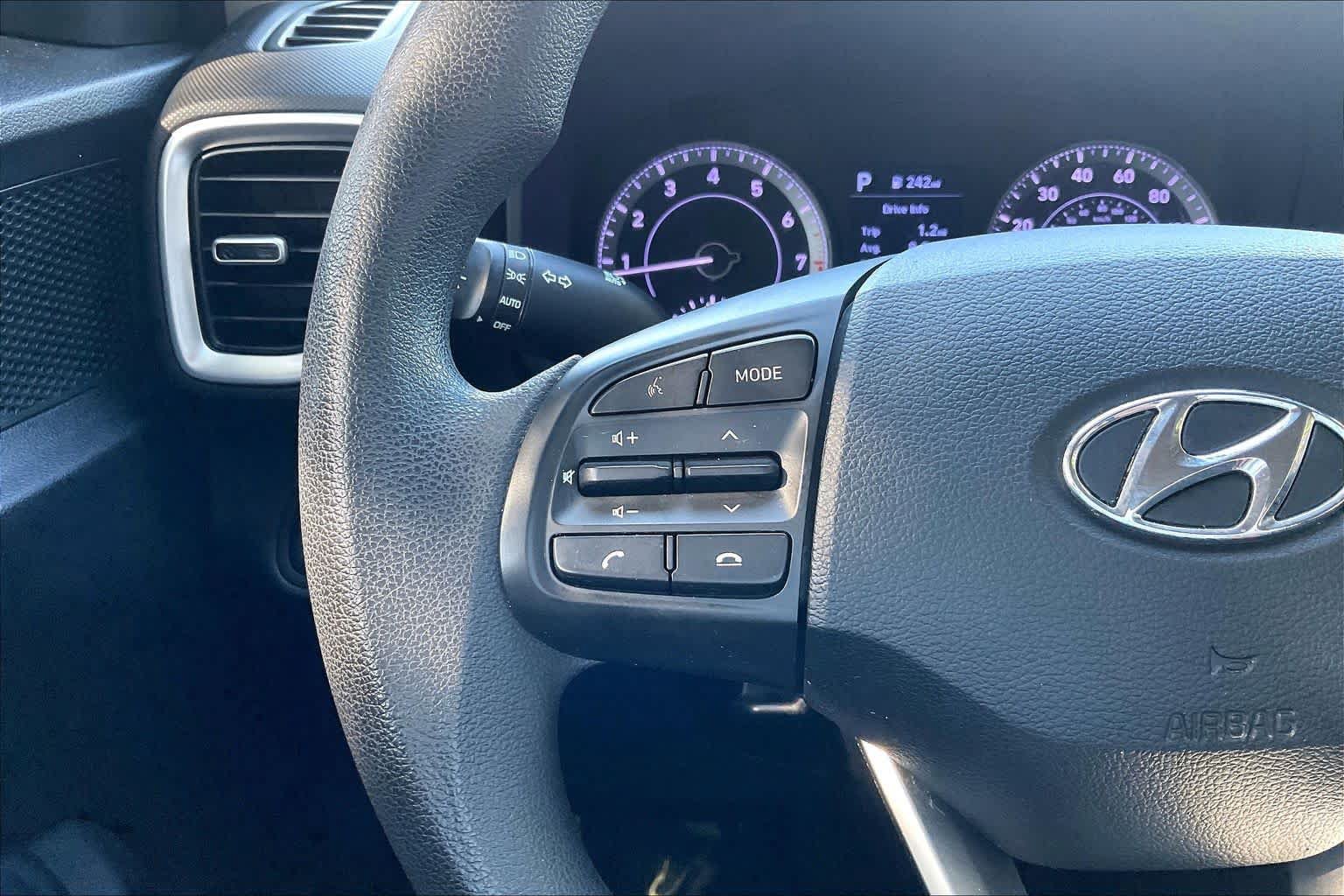 Used 2021 Hyundai Venue SE FWD image 23