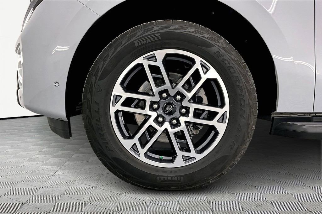 Used 2025 Ford Expedition Max Active image 9