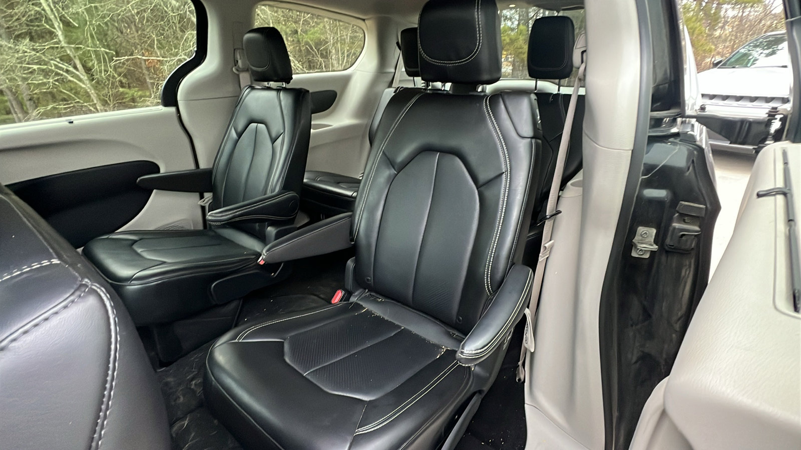 Used 2024 Chrysler Pacifica Touring-L image 22