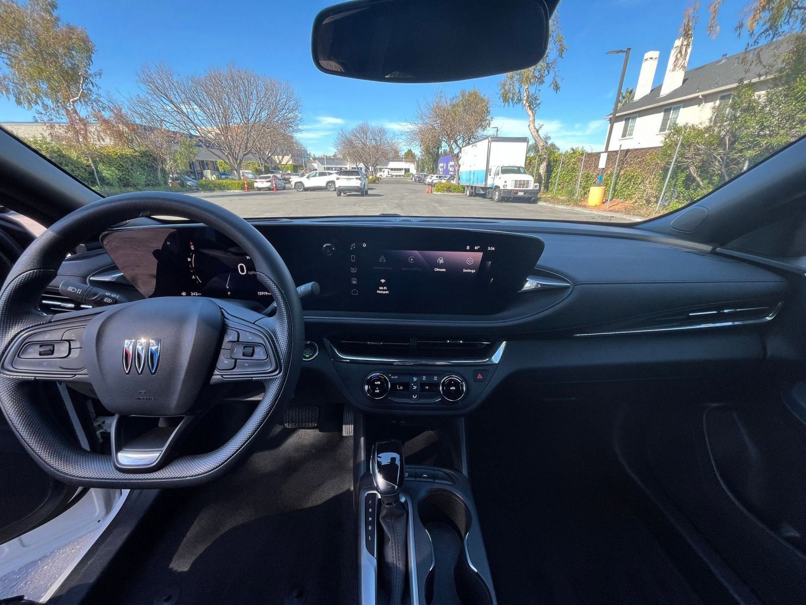 Used 2025 Buick Envista Preferred image 32