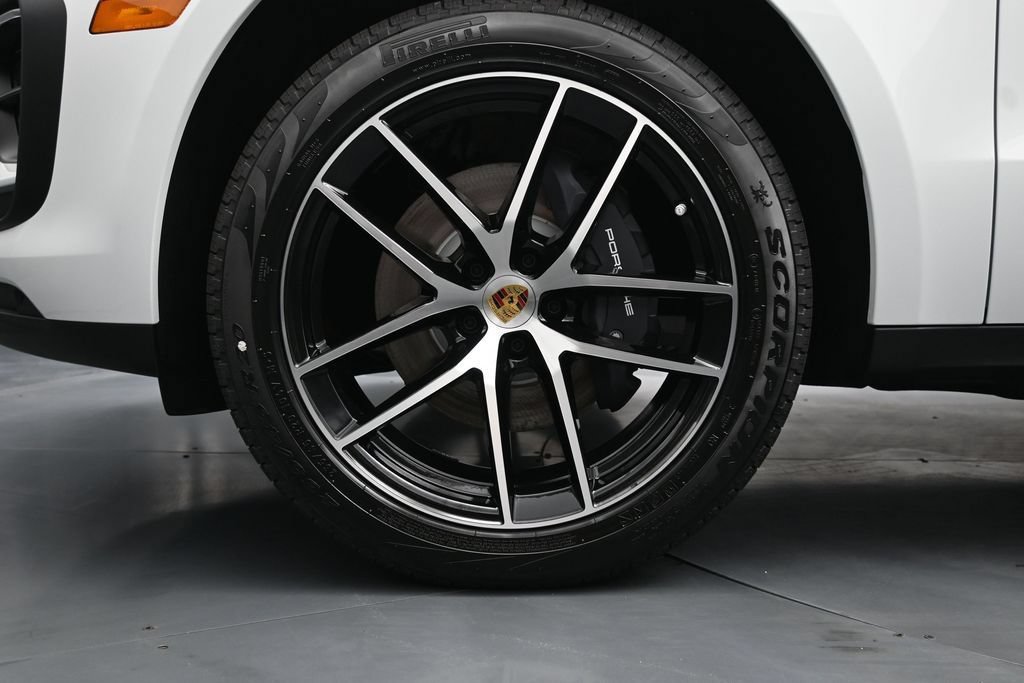 New 2026 Porsche Macan AWD/4WD image 8