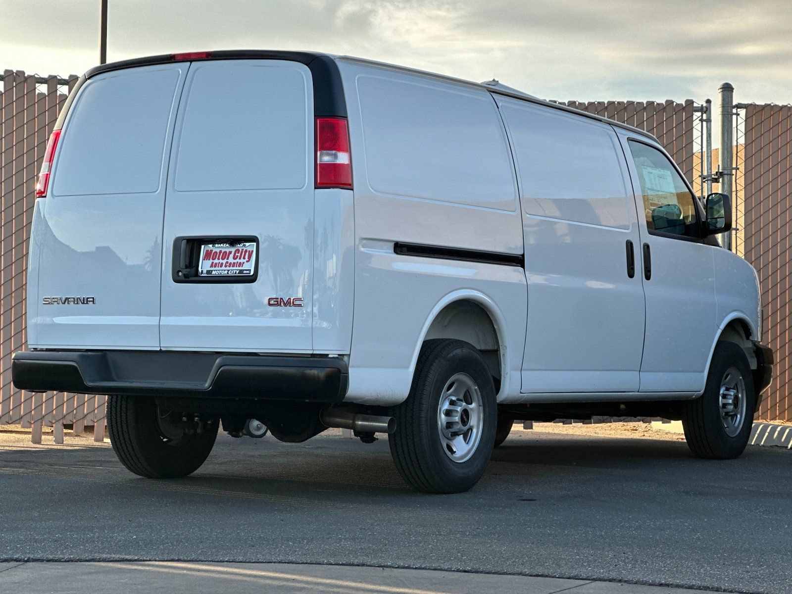 New 2025 GMC Savana 2500 w/ Driver Convenience Package RWD image 4
