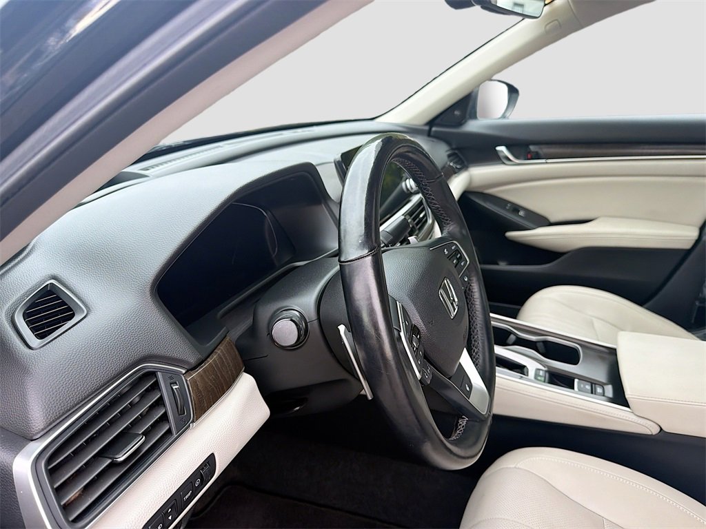 Used 2018 Honda Accord Touring image 9