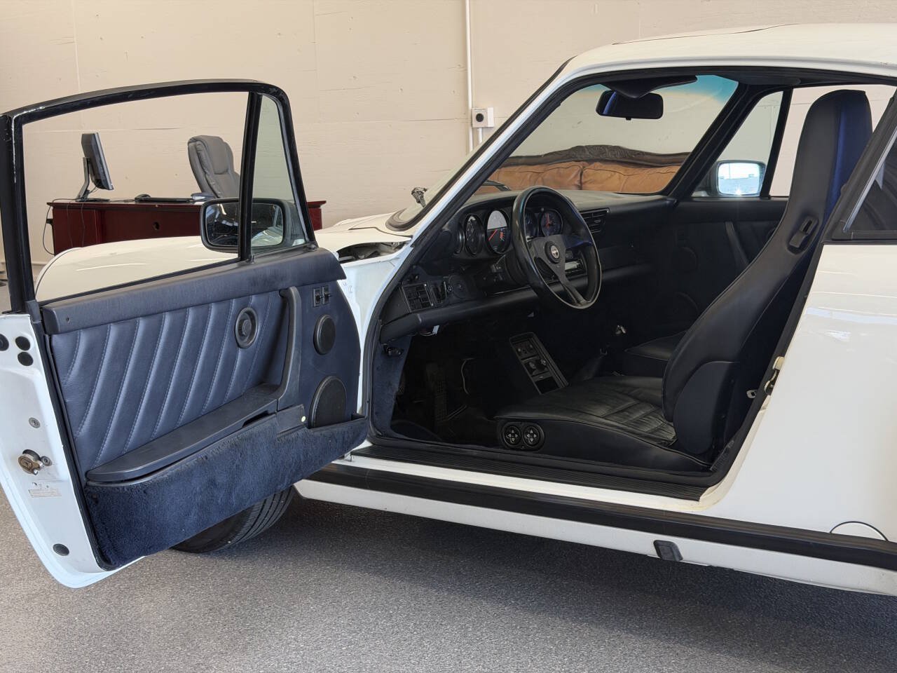 Used 1988 Porsche 911 Carrera RWD image 21