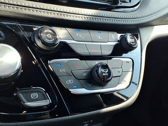 New 2026 Chrysler Pacifica Select FWD image 9
