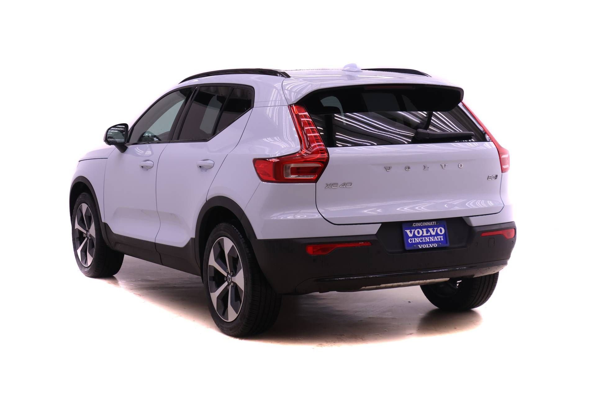 New 2026 Volvo XC40 B5 Plus w/ Protection Package Premier AWD/4WD image 5