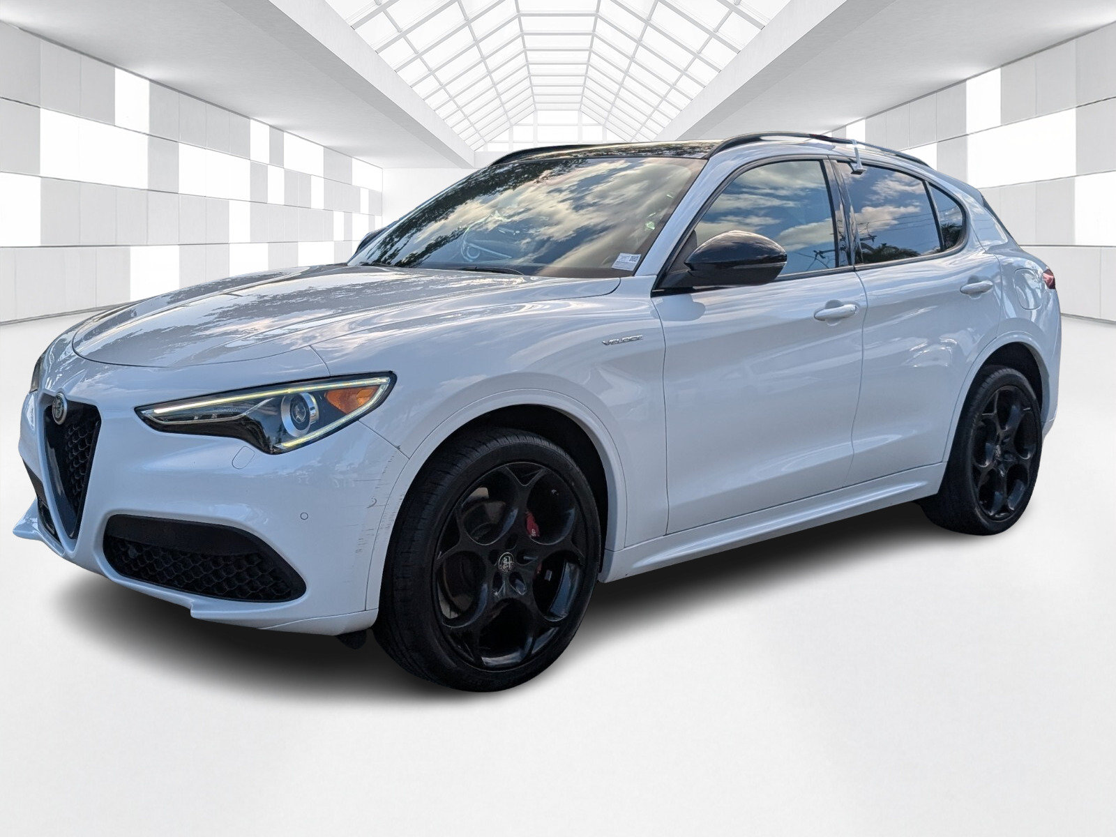 Used 2023 Alfa Romeo Stelvio Veloce AWD/4WD image 3