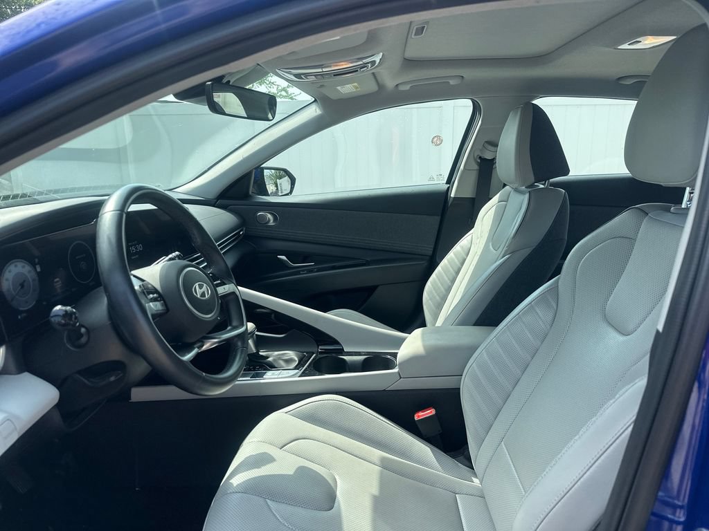 Used 2025 Hyundai Elantra Limited FWD image 10