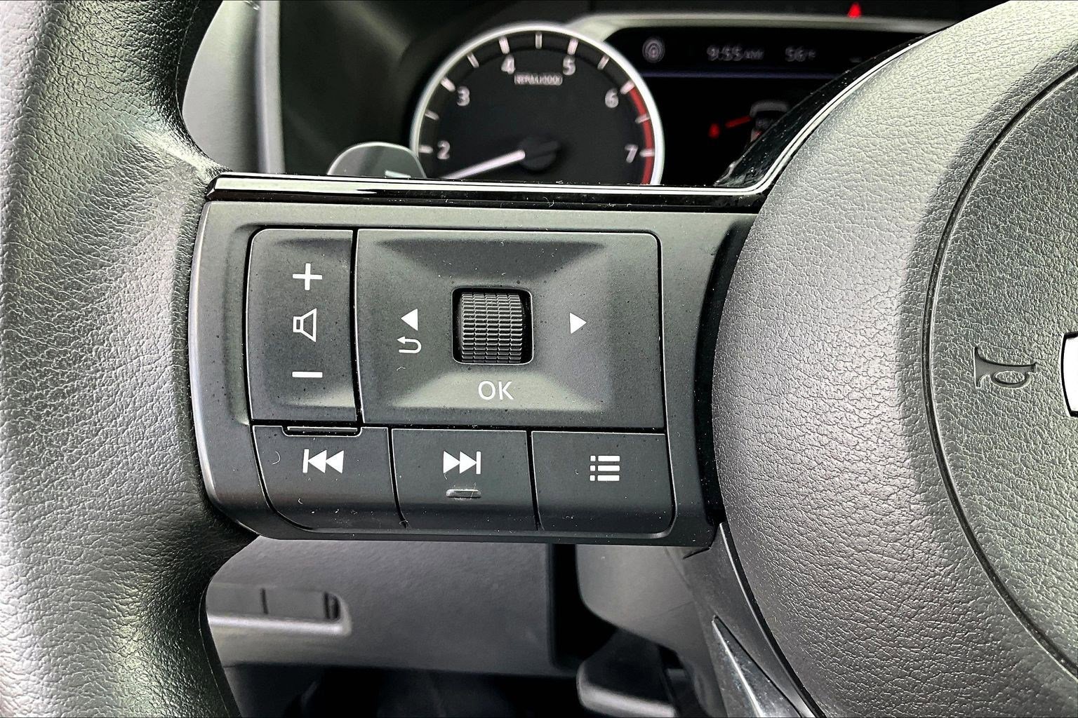 Used 2023 Nissan Rogue SV AWD/4WD image 11