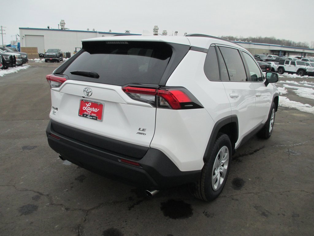 Used 2021 Toyota RAV4 LE image 4