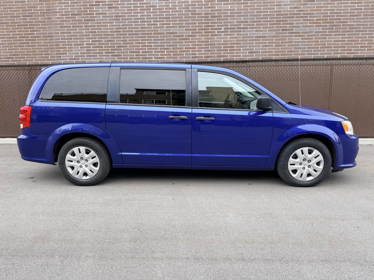 Used 2019 Dodge Grand Caravan SE w/ UConnect Hands-Free Group image 7