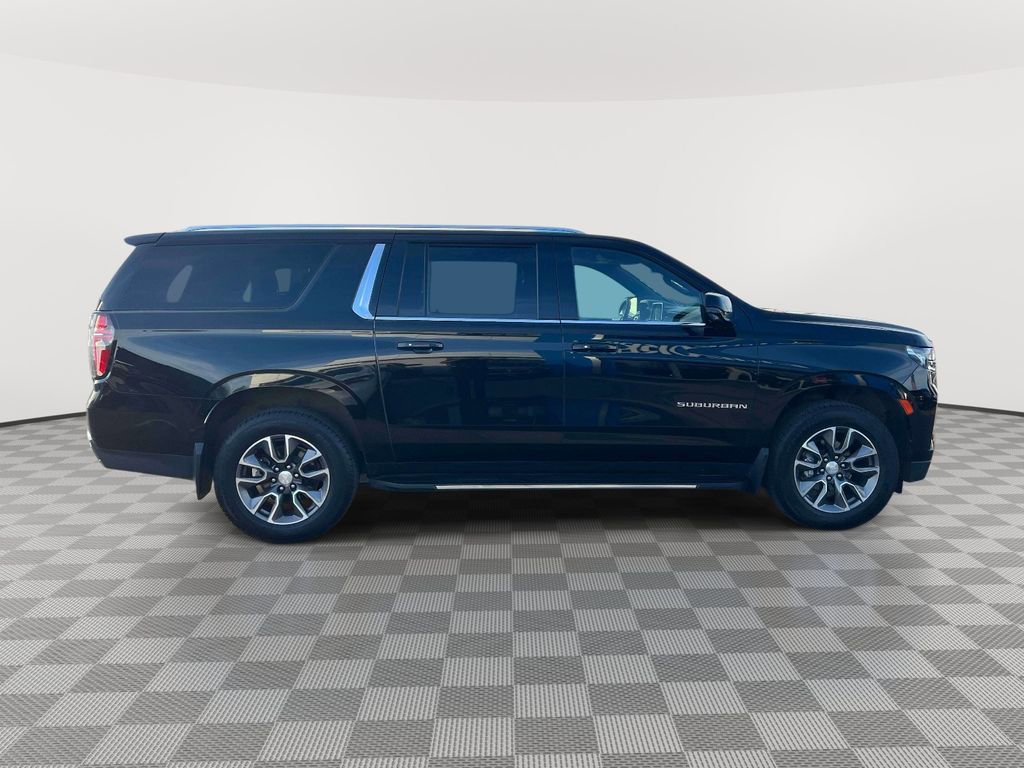 Used 2023 Chevrolet Suburban LT w/ Luxury Package AWD/4WD image 4
