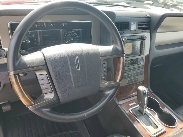 Used 2014 Lincoln Navigator L 4WD image 12