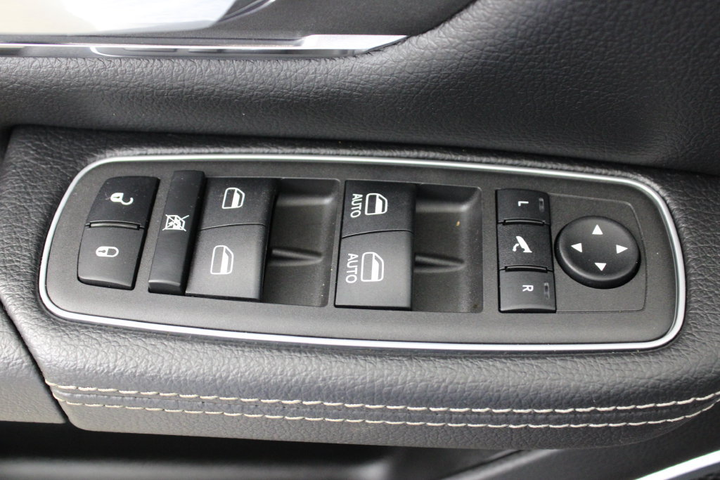 Used 2024 RAM 1500 Laramie AWD/4WD image 18