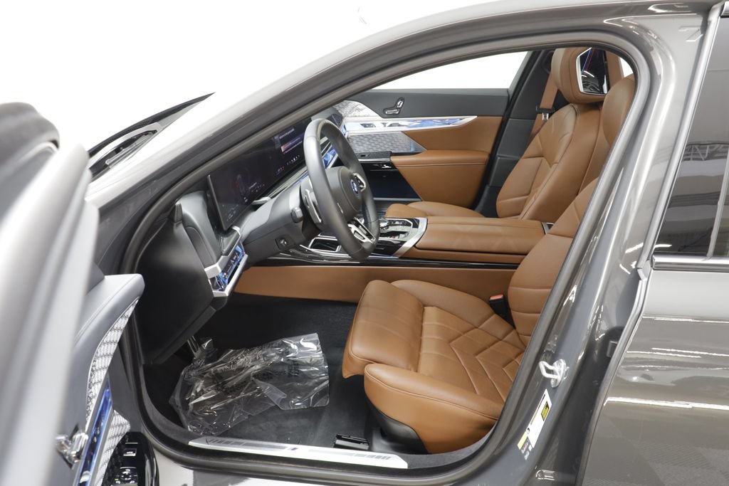 Used 2026 BMW 750e xDrive w/ Executive Package AWD/4WD image 6