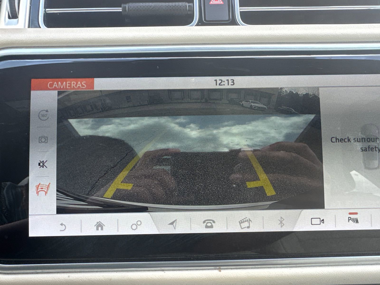 Used 2020 Land Rover Range Rover HSE image 29