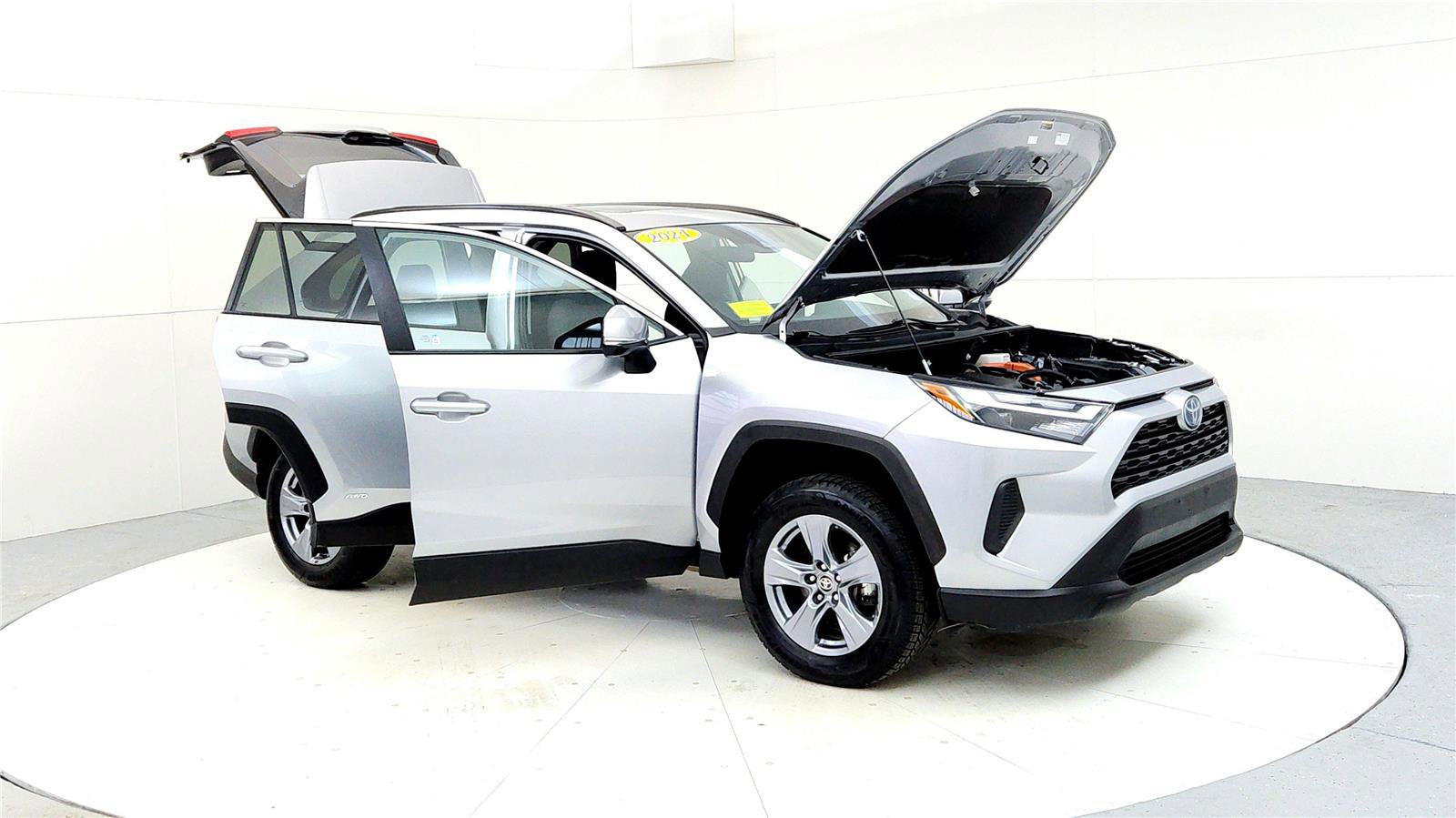 Used 2024 Toyota RAV4 XLE w/ Convenience Package image 12