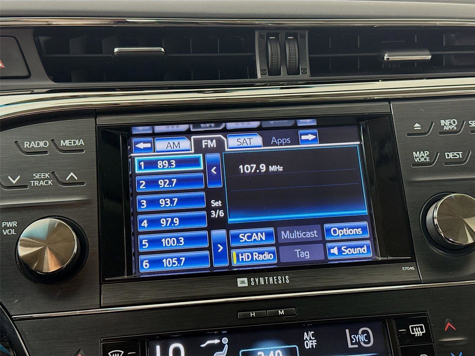 Used 2013 Toyota Avalon Limited w/ Technology Pkg FWD image 7