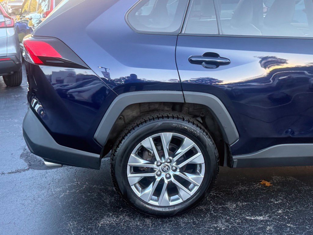 Certified 2021 Toyota RAV4 XLE Premium AWD/4WD image 9