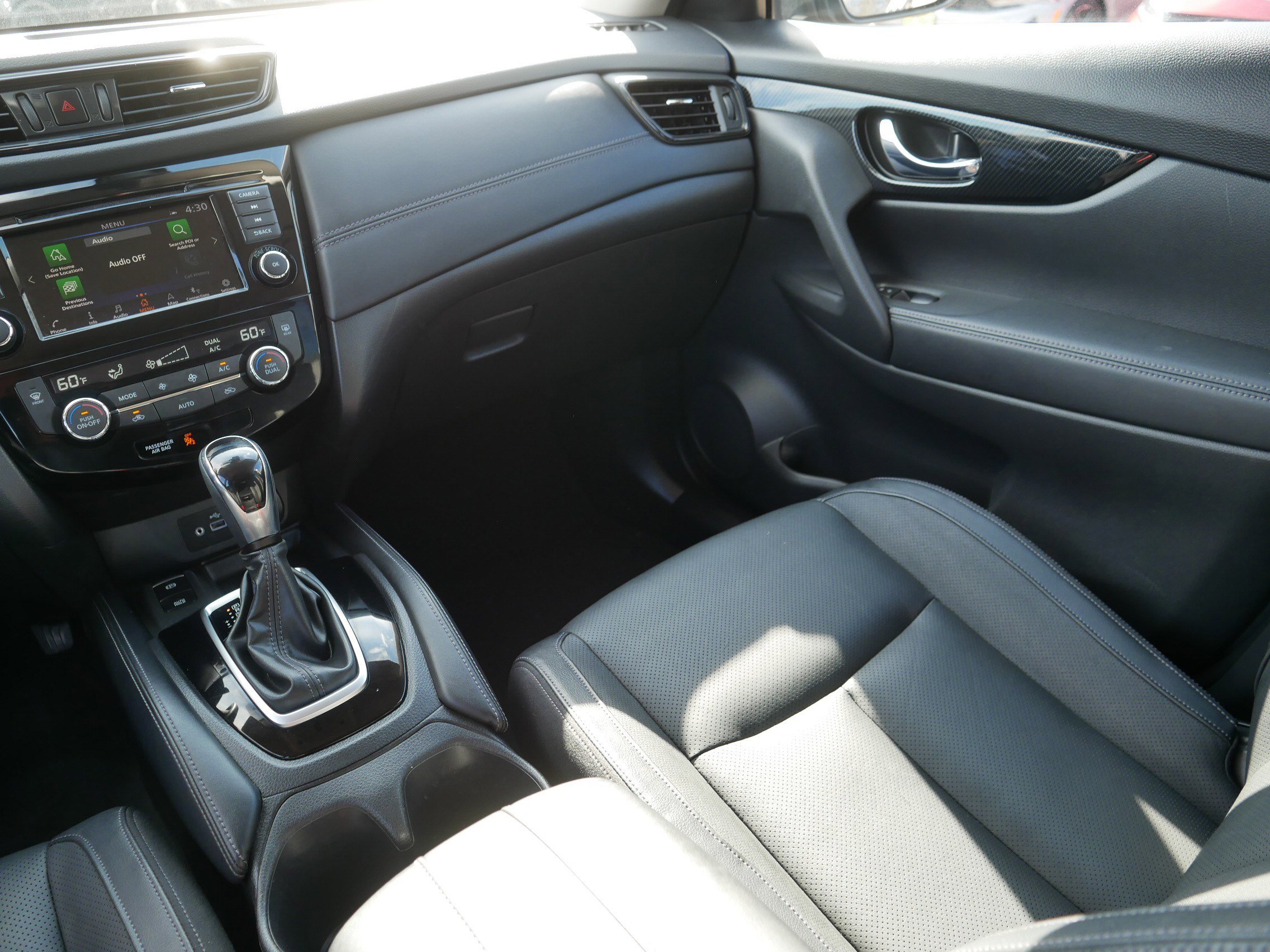 Used 2018 Nissan Rogue SL w/ Premium Package image 11