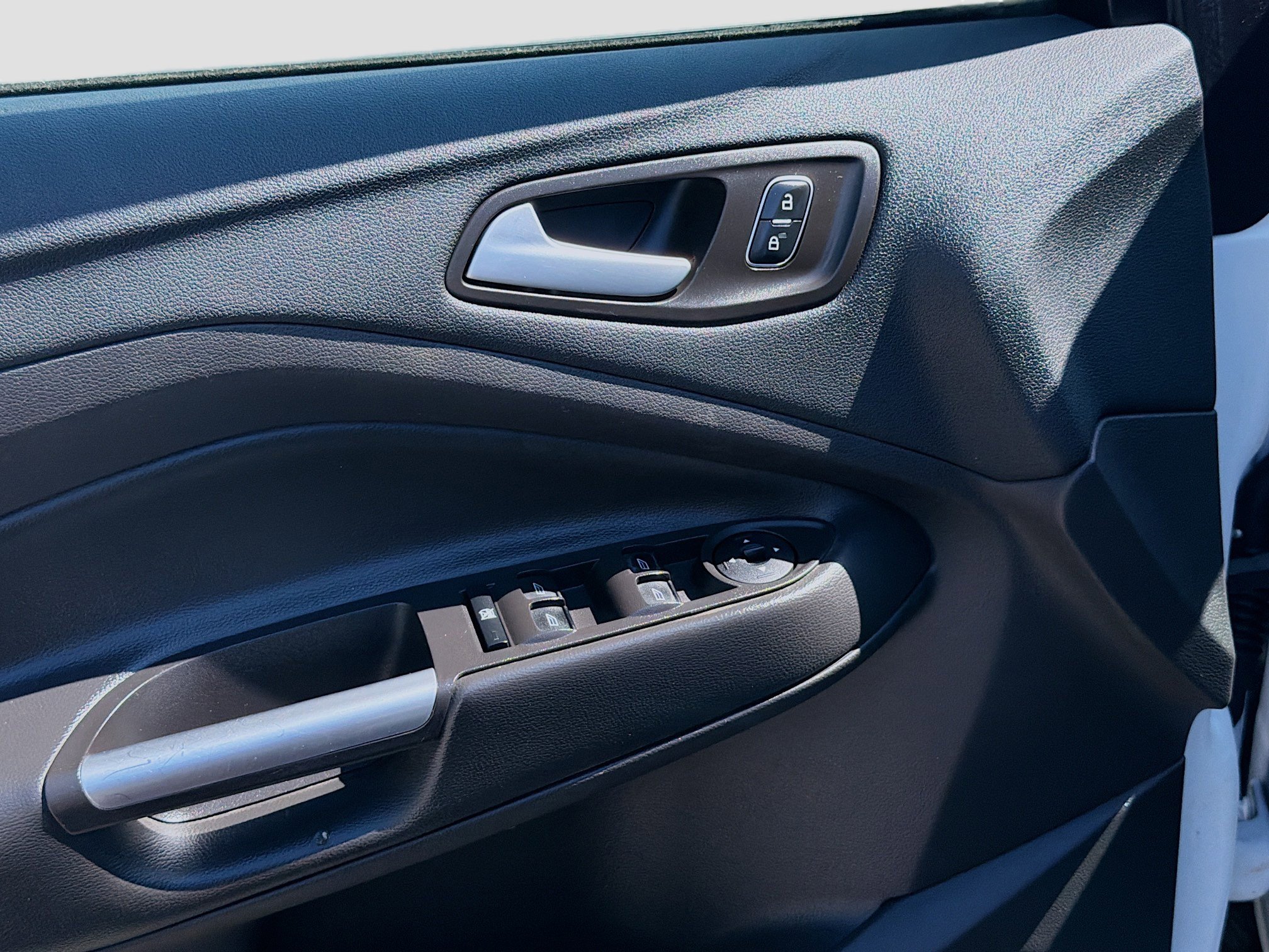 Used 2018 Ford Escape SE image 14