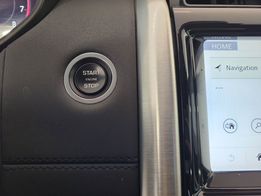 Used 2020 Land Rover Discovery HSE image 15