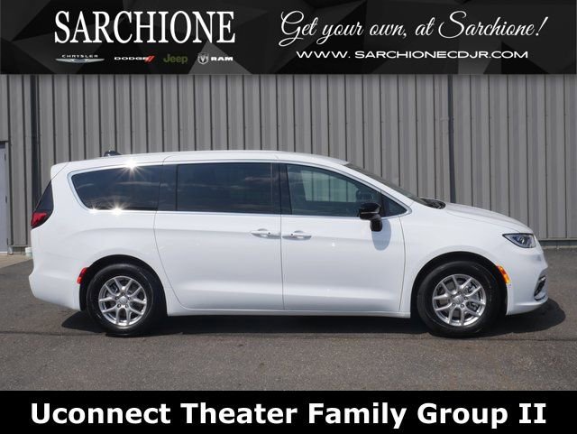 New 2026 Chrysler Pacifica Select