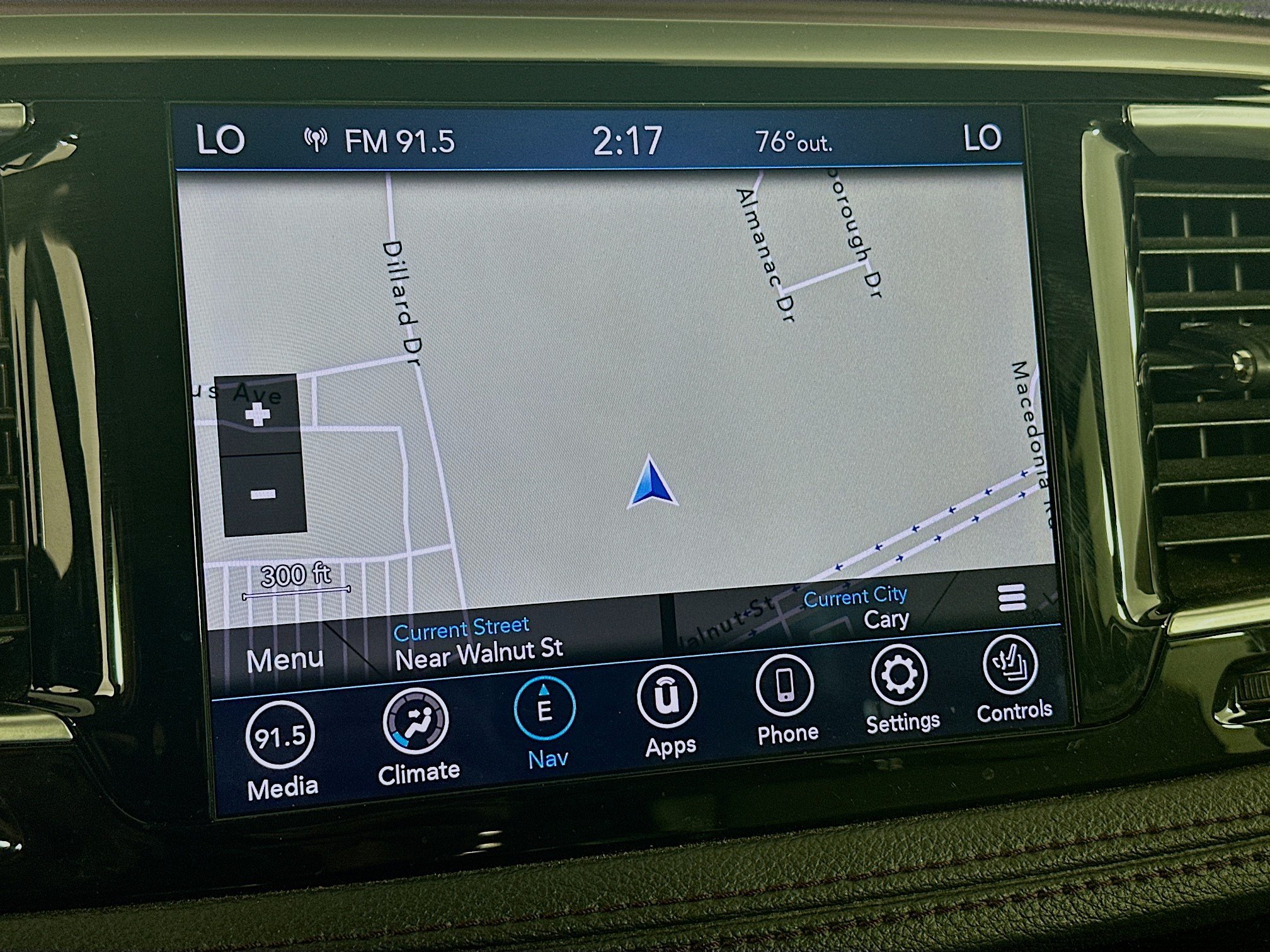 Used 2020 Chrysler Pacifica Limited w/ Advanced Safetytec Group FWD image 22