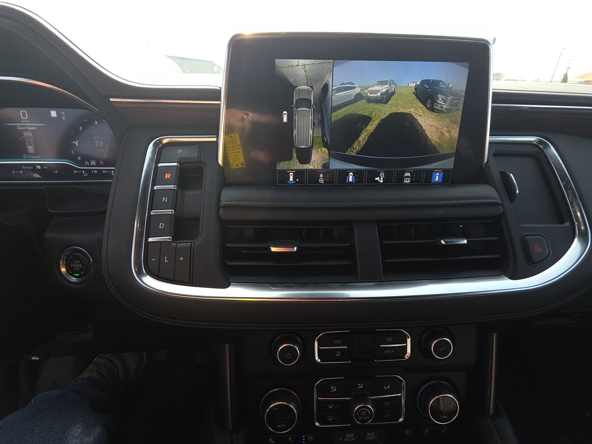 Used 2023 Chevrolet Suburban High Country AWD/4WD image 11