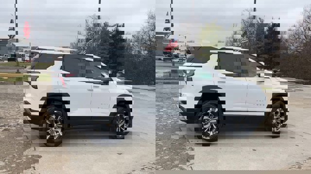 New 2026 Chevrolet Equinox LT w/ Convenience Package II image 9