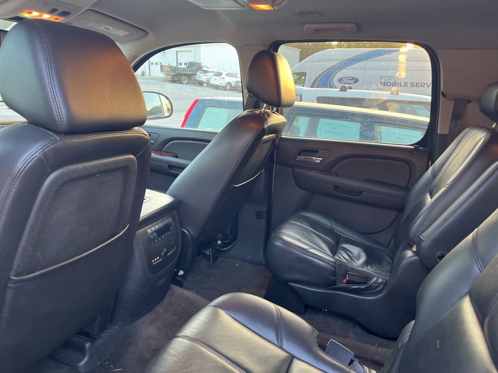 Used 2009 Chevrolet Suburban LT w/ Luxury Package RWD image 9