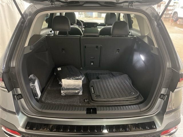 Certified 2025 Volkswagen Taos SE w/ Panoramic Sunroof Package image 9