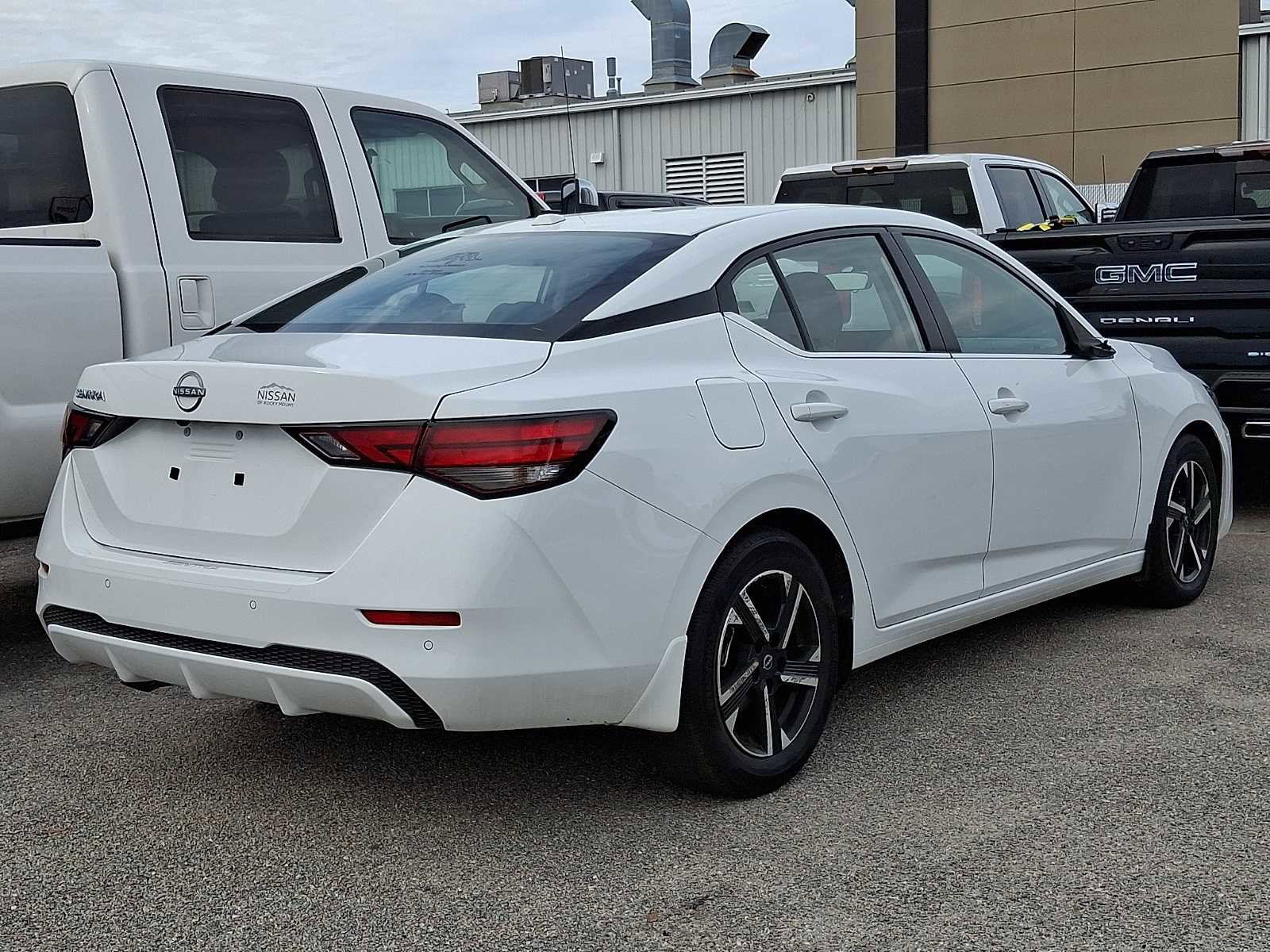 Used 2025 Nissan Sentra SV image 3