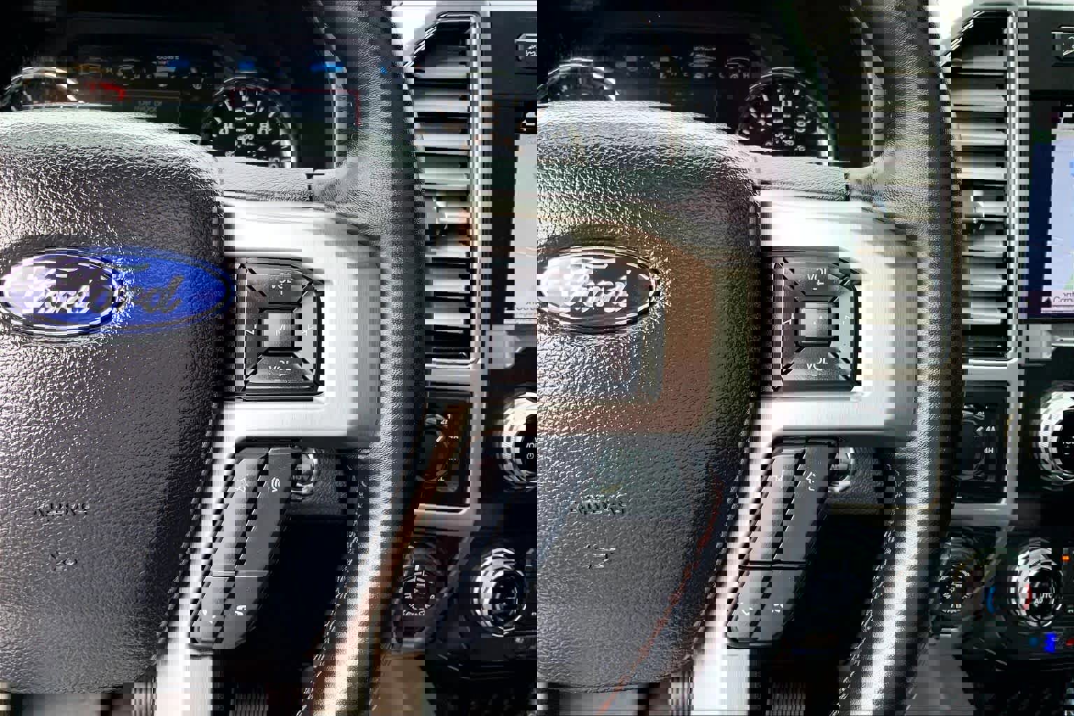 Used 2019 Ford F150 Platinum w/ Equipment Group 701A Luxury image 21