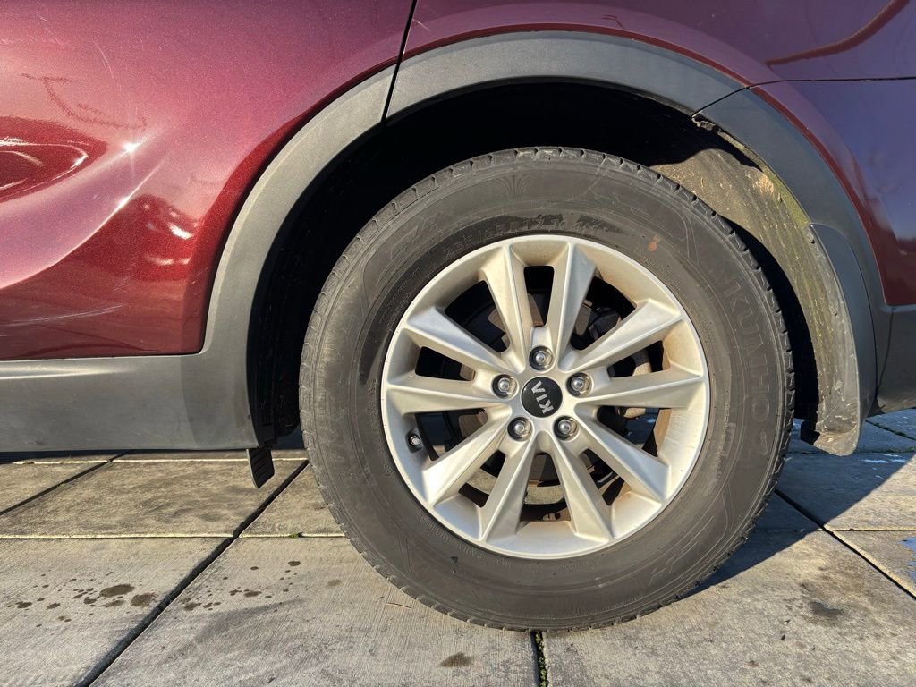 Used 2019 Kia Sorento LX image 9