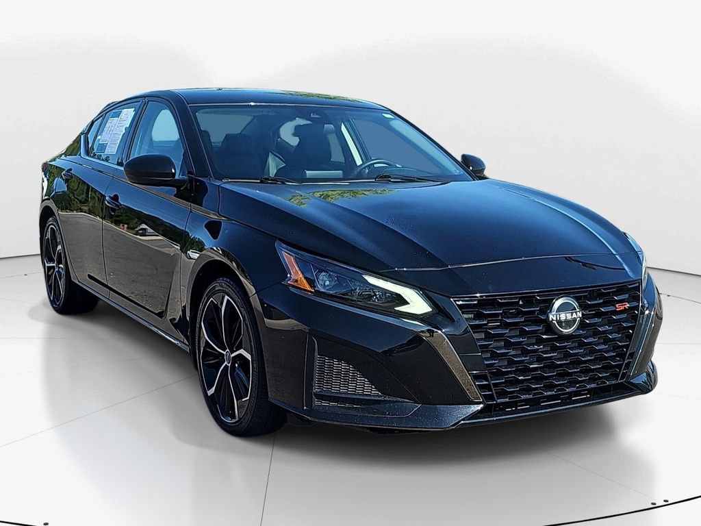 Used 2024 Nissan Altima 2.5 SR FWD image 3