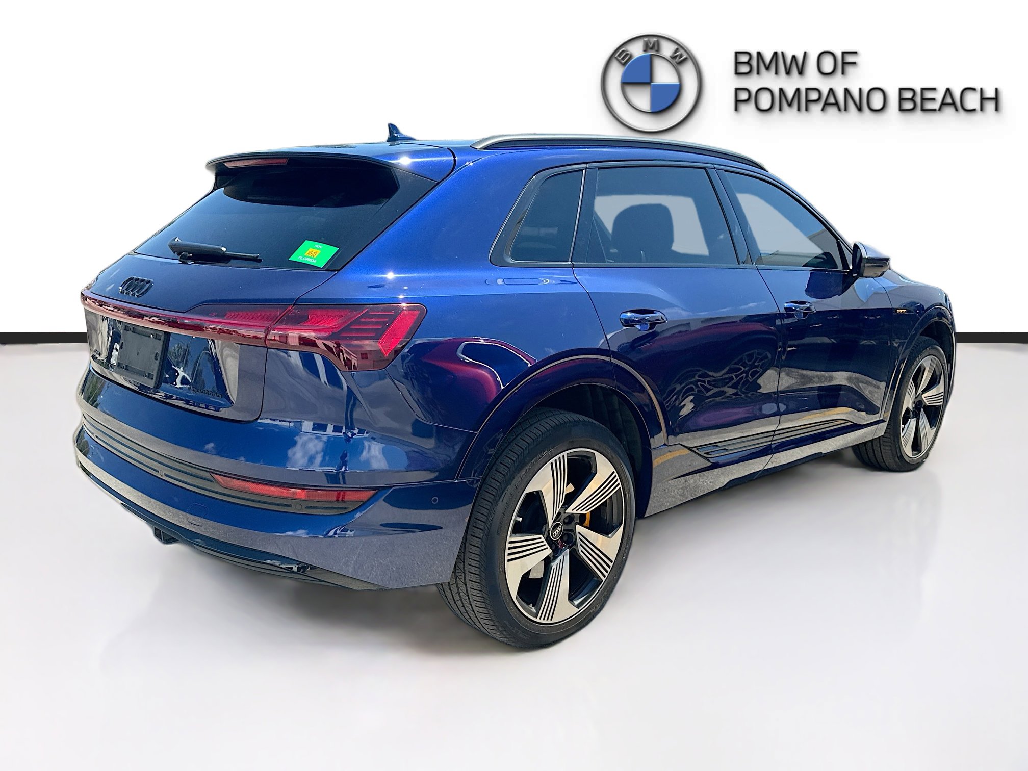 Used 2022 Audi e-tron Premium Plus image 4