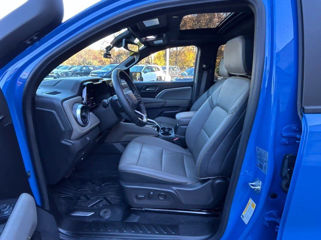 Used 2025 Chevrolet Colorado ZR2 w/ Midnight Edition AWD/4WD image 10