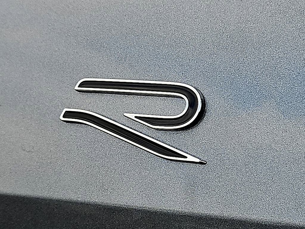 New 2026 Volkswagen Tiguan SE R-Line image 18