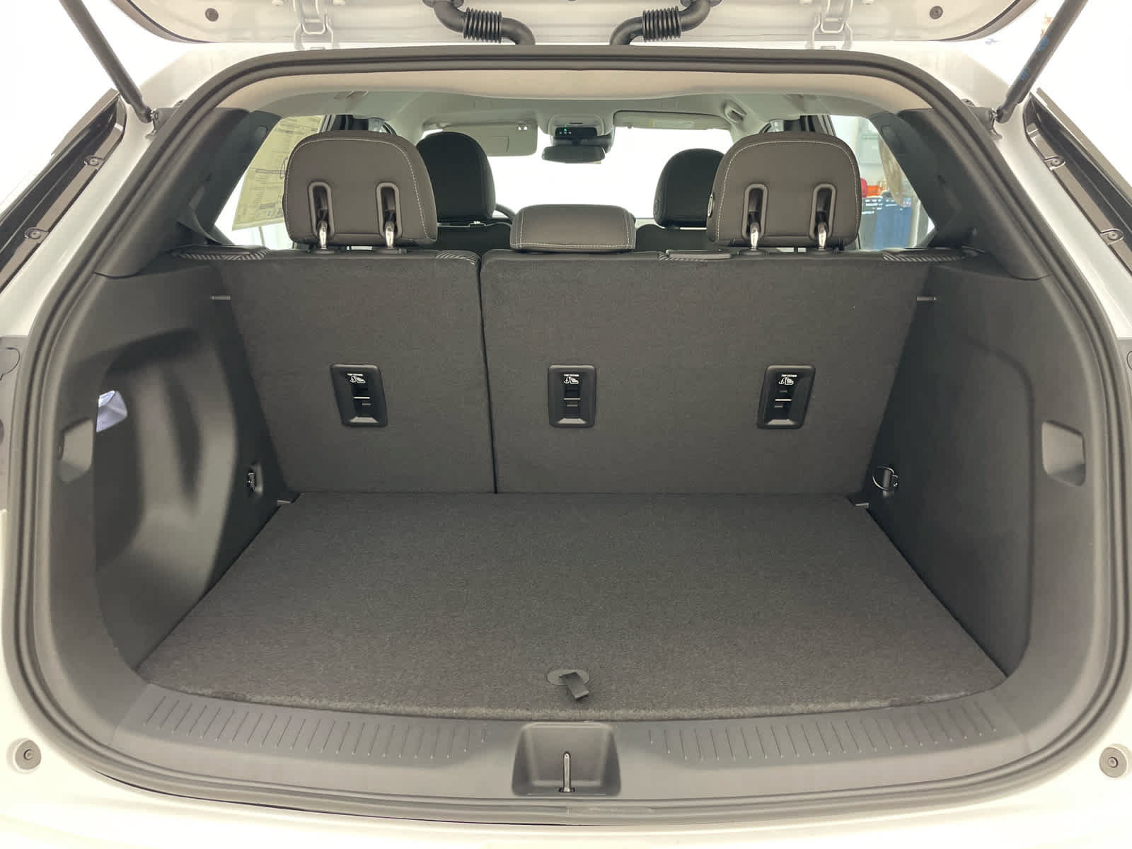 New 2027 Chevrolet Bolt LT w/ Comfort Package FWD image 13