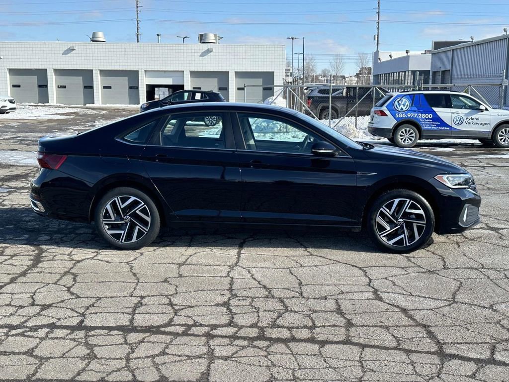 Certified 2022 Volkswagen Jetta SEL image 3