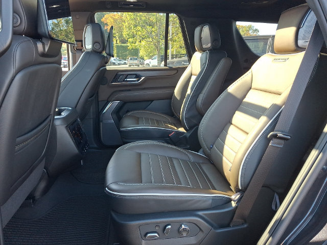 Used 2025 GMC Yukon Denali Ultimate AWD/4WD image 18
