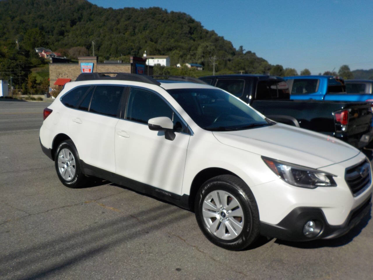 Used 2019 Subaru Outback 2.5i Premium image 5