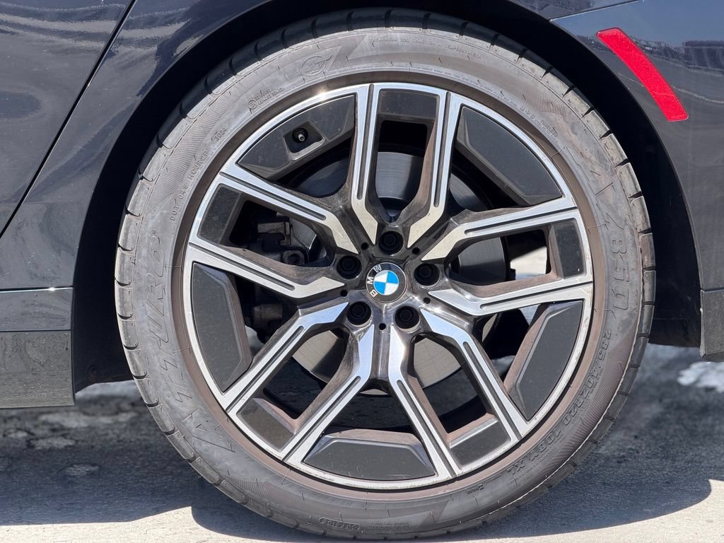 Used 2024 BMW 740i RWD image 2