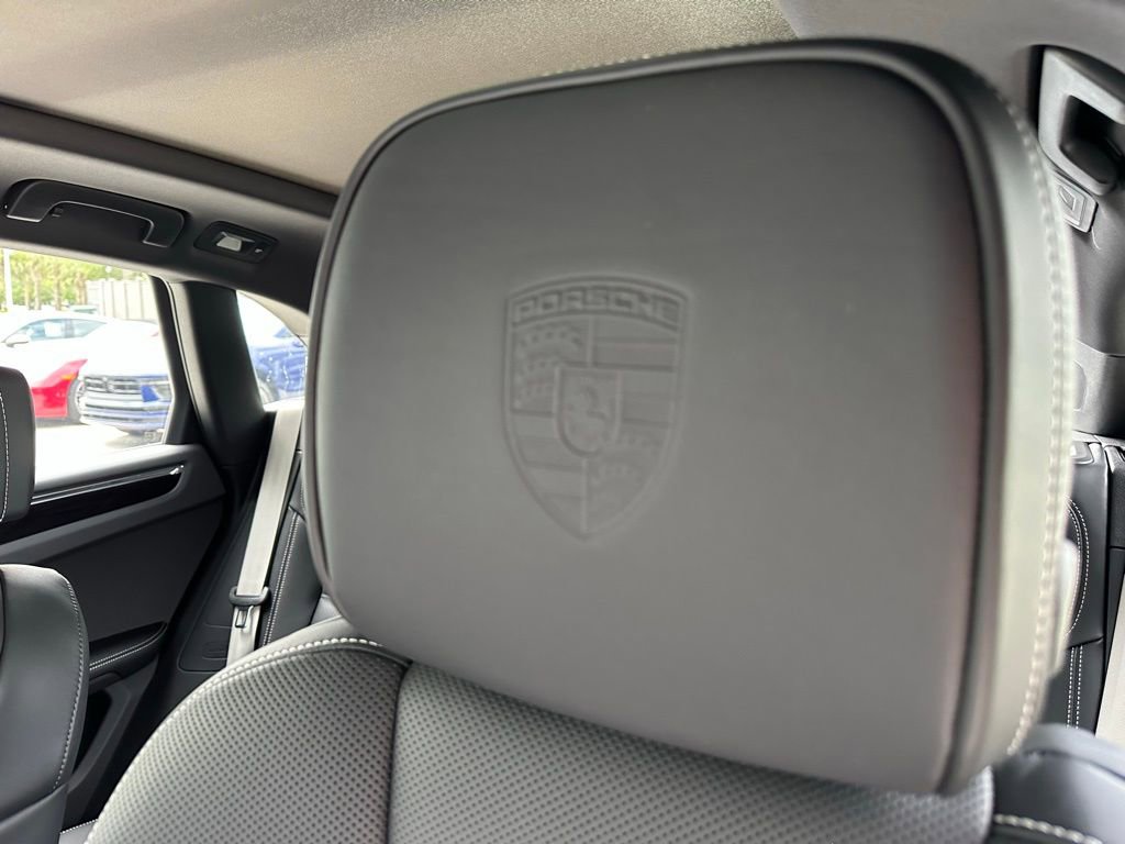 Certified 2025 Porsche Macan Turbo AWD/4WD image 17