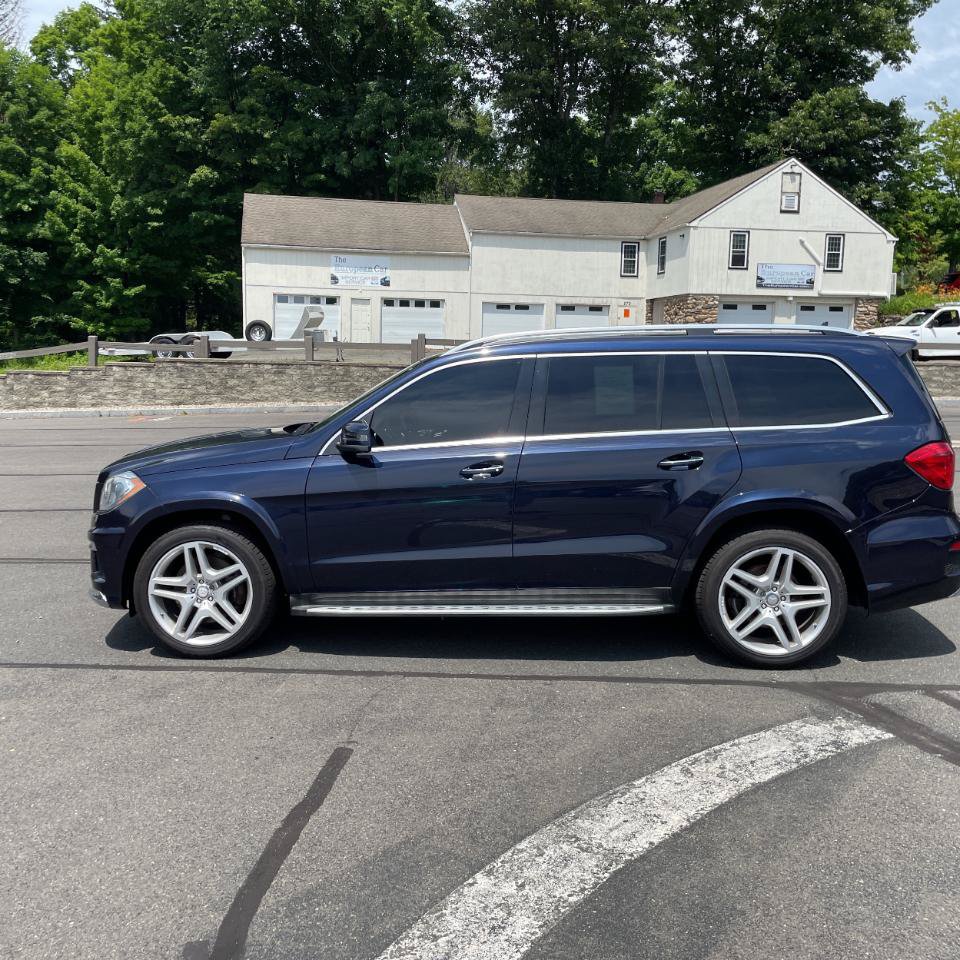 Used 2016 Mercedes-Benz GL 550 4MATIC image 2