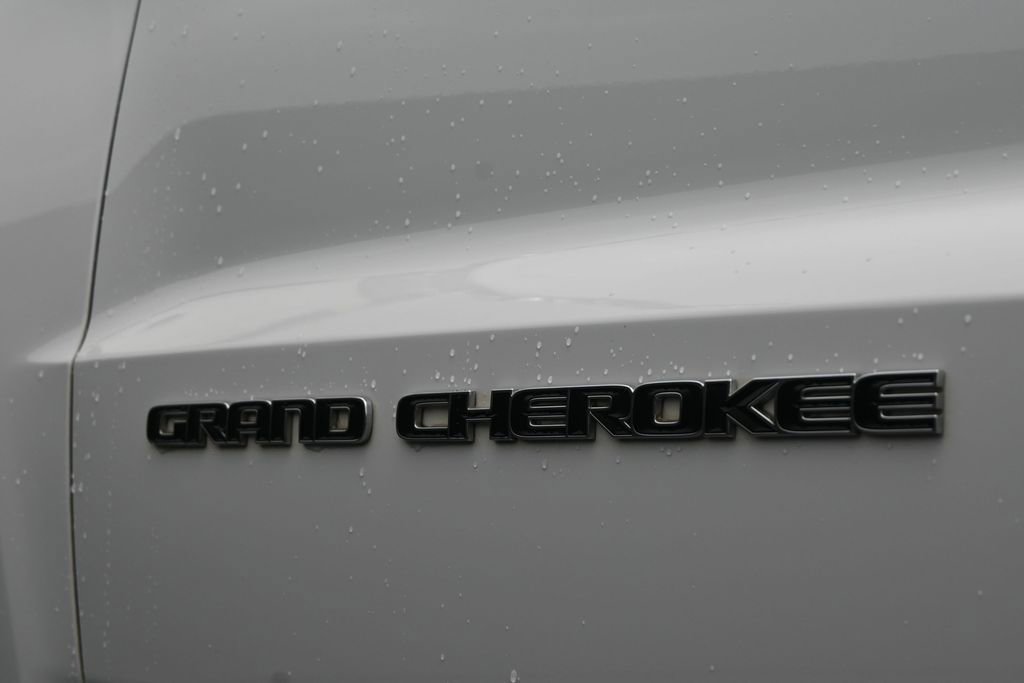 Used 2020 Jeep Grand Cherokee Limited w/ Trailer Tow Group IV RWD image 10