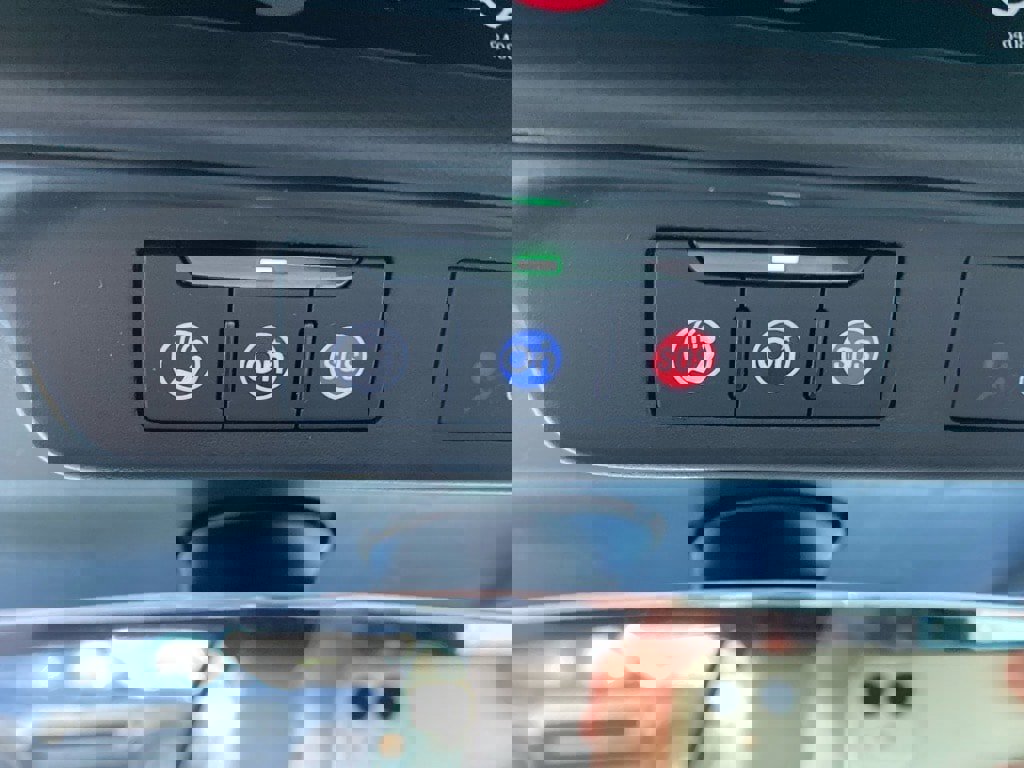 Used 2019 Chevrolet Camaro LT image 16