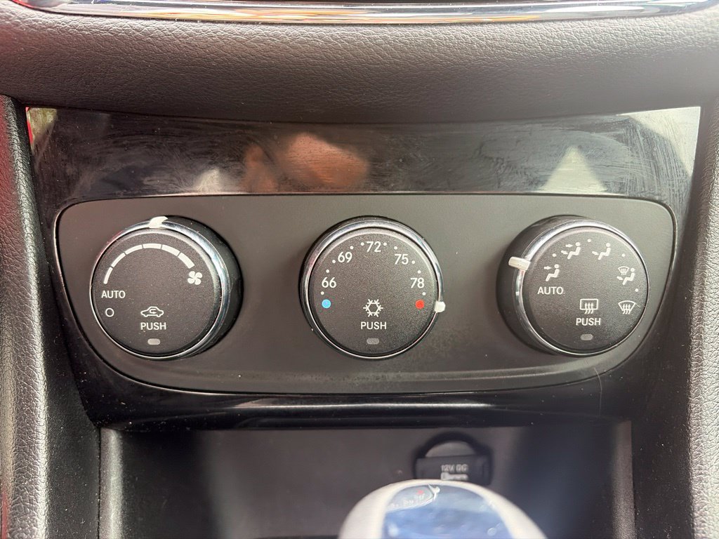 Used 2014 Chrysler 200 Touring FWD image 11
