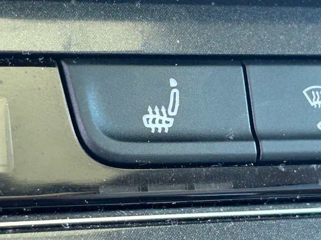 Used 2019 Volkswagen Tiguan SE w/ Panoramic Sunroof Package AWD/4WD image 16